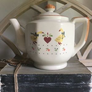 Vintage | Cottagecore Teapot